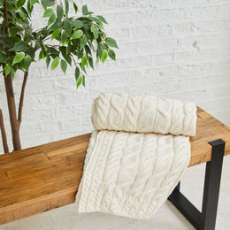 Silver Strand Superweiche Merino-Aran-Überwurfdecke mit Zopfmuster, Creme